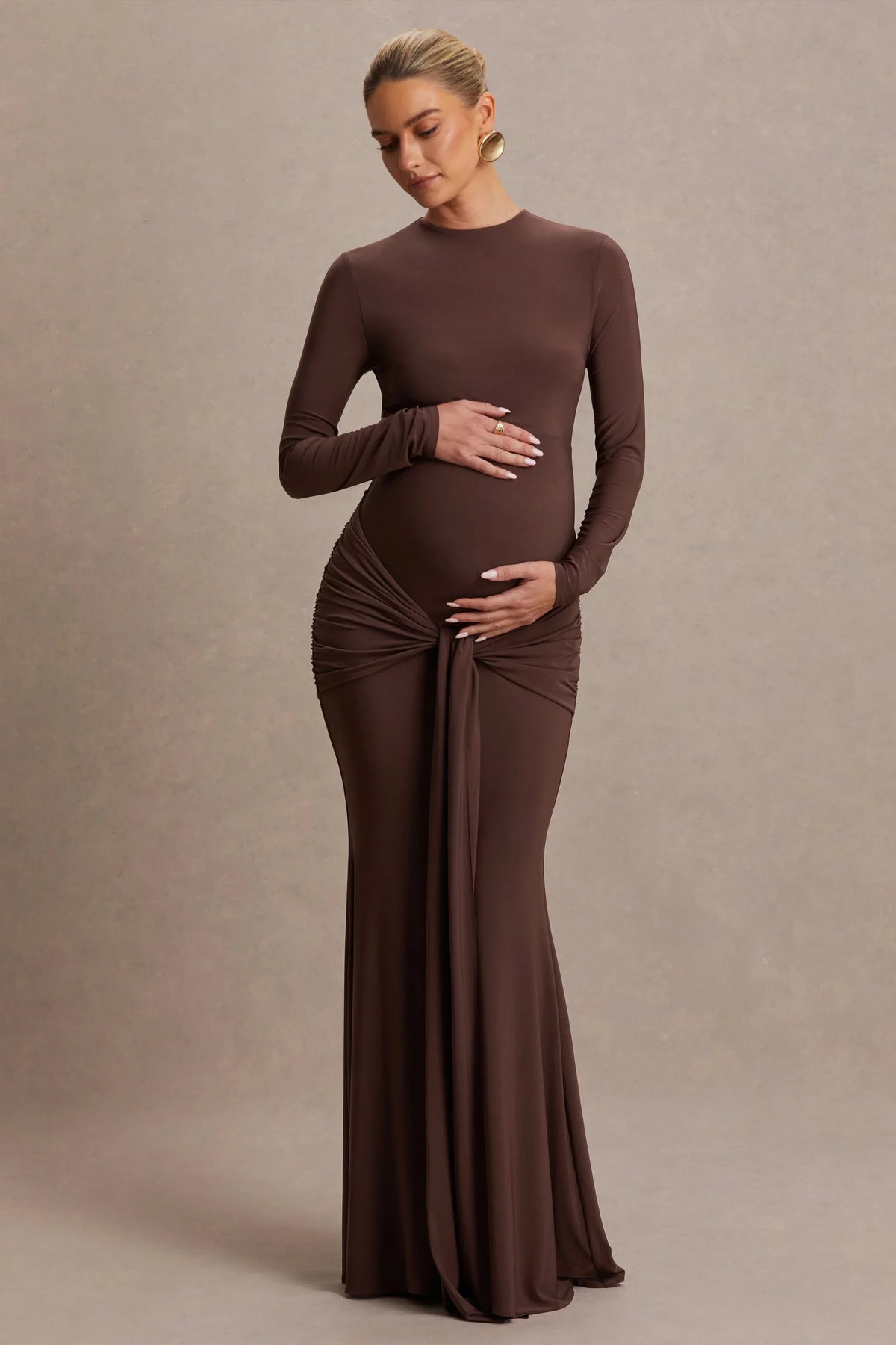 Aveny | Brown Crew-Neck Maternity Maxi Dress With Ruched-Detailing And Sash